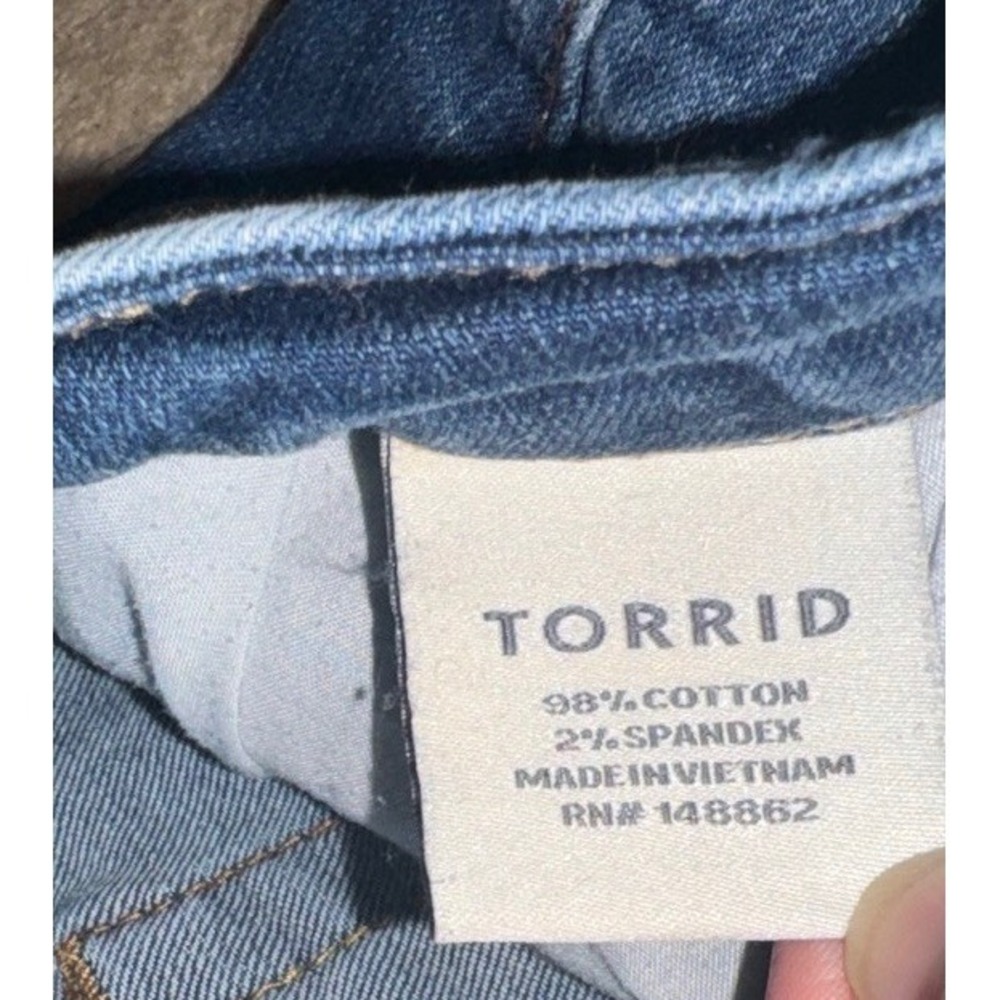Torrid Womens Size 18 Denim Shorts Rolled - Picture 4 of 4